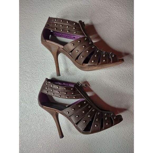 BCBG Brown Leather Studded Zip-front Peep Toe Heels Size 6B - Picture 6 of 15